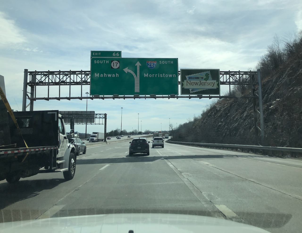Sign on I-87 that says WELCOME TO NEW JERSEY.